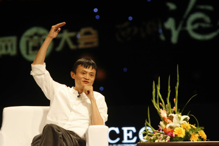 马云展望10年后生活：希望一半时间沙滩晒太阳